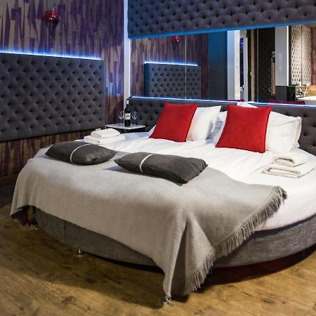 Yourplace Romantic Apartment With Private Patio Krakau Exterior foto