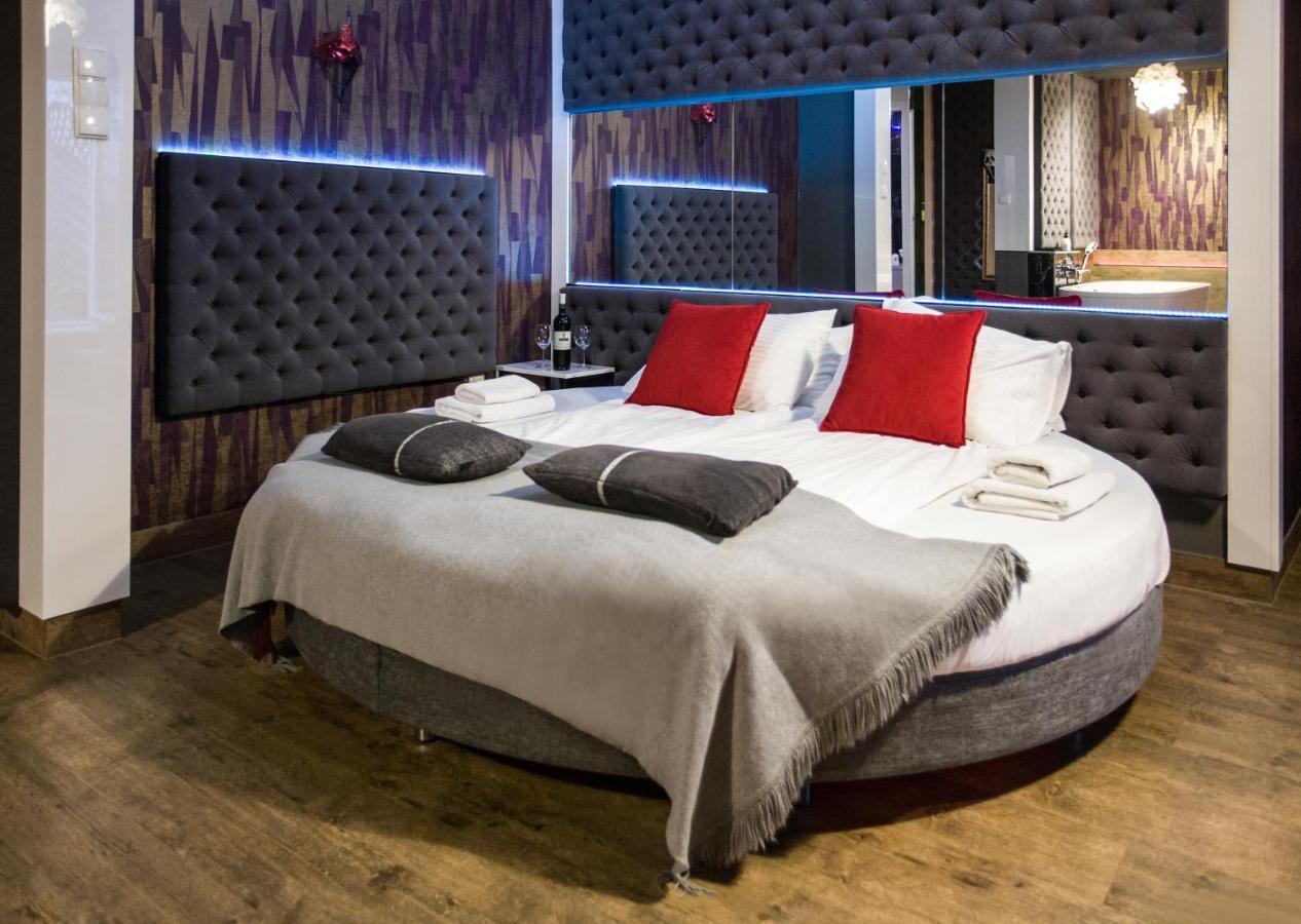 Yourplace Romantic Apartment With Private Patio Krakau Exterior foto